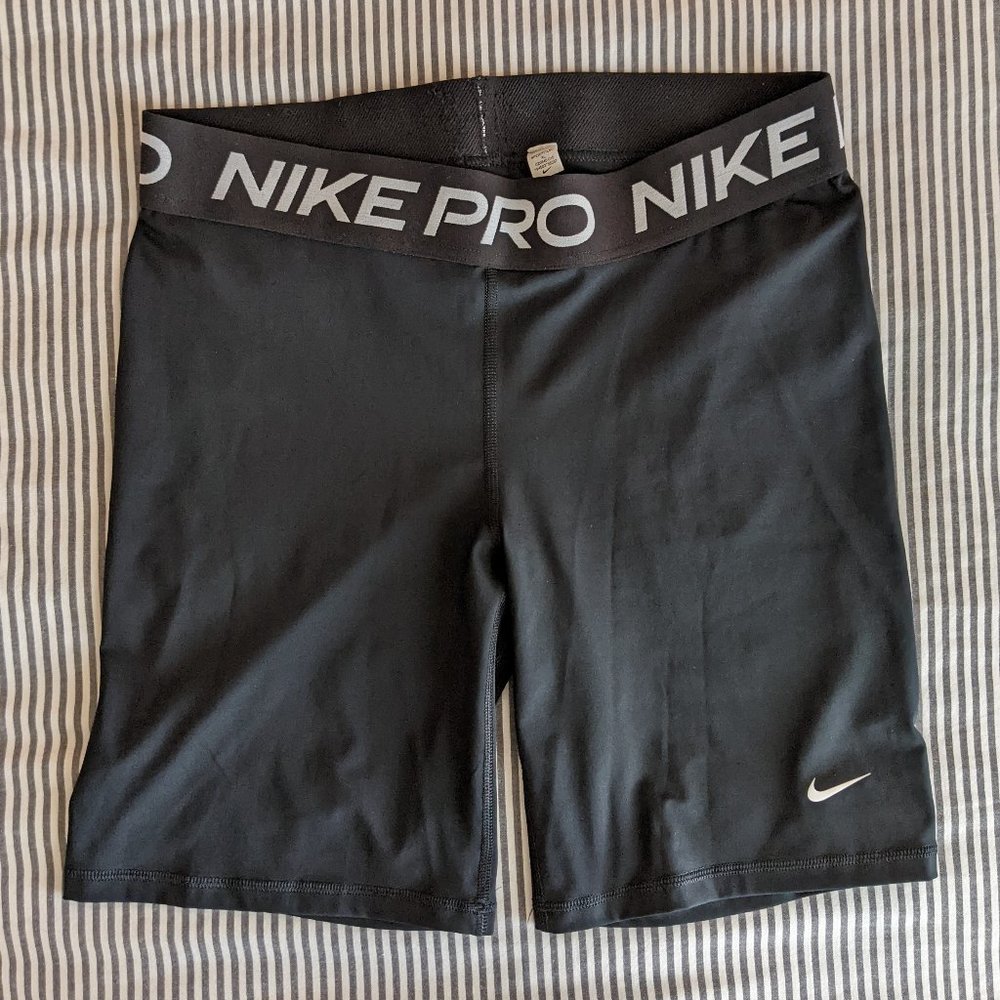 Black Nike Pro High-Waisted 7" Shorts